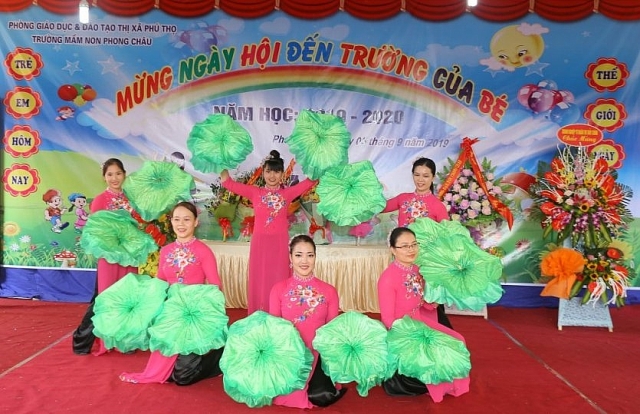 truong mn phong chau diem sang xay dung truong mam non lay tre lam trung tam