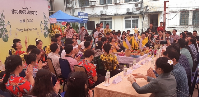 Tết cổ truyền Bunpimay Lào trên đất Việt tet co truyen bunpimay lao tren dat viet