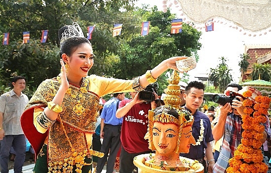 Tết Bunpimay Lào vào ngày nào, có gì độc đáo? tet bunpimay lao vao ngay nao co gi doc dao