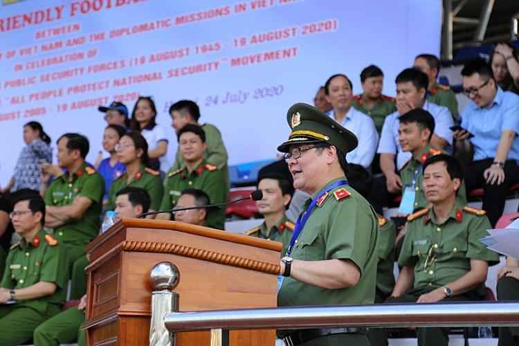 Giao hữu bóng đá quốc tế - Thắt chặt tình đoàn kết giữa Bộ Công an Việt Nam và các cơ quan đại diện nước ngoài Giao hữu bóng đá quốc tế - Thắt chặt tình đoàn kết giữa Bộ Công an Việt Nam và các cơ quan đại diện nước ngoài