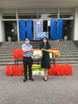 Tiêm vắc xin phòng COVID-19 cho gần 40 lưu sinh viên Lào, Campuchia