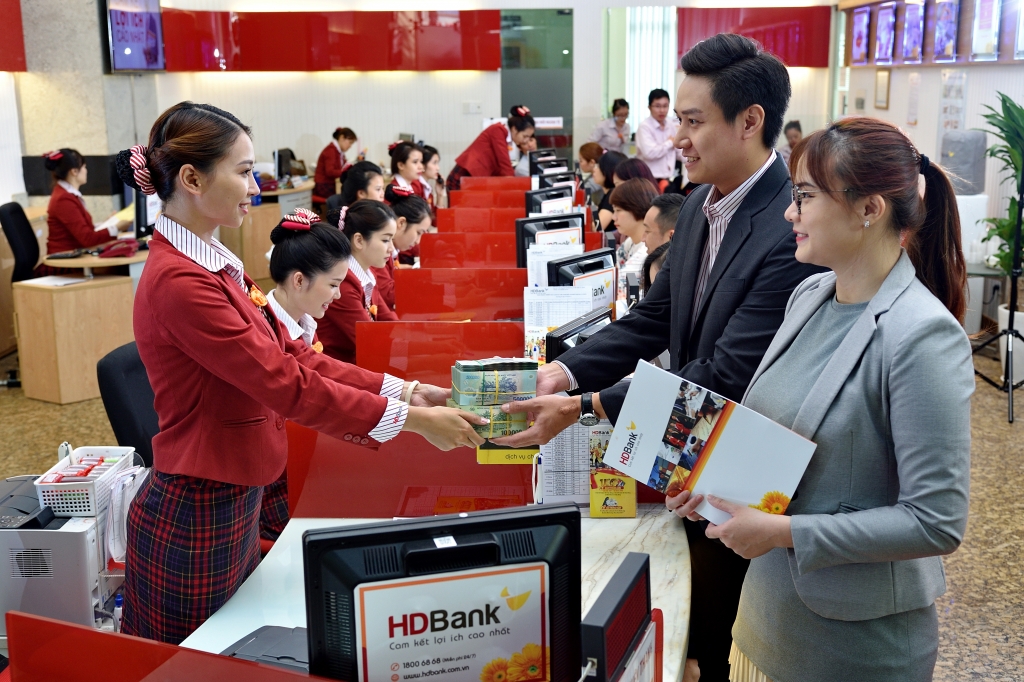 hdbank danh 5000 ty dong tai tro chuoi kinh doanh xang dau cua petrolimex va pvoil
