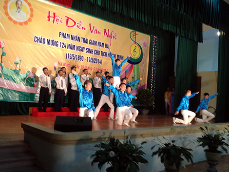 Nỗi lo vợ trẻ, con thơ của phụ tá 