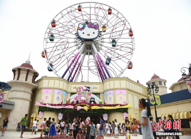 khoa cua ri set canh cong dong chat va su im lang la thuong o cong vien hello kitty cua brg