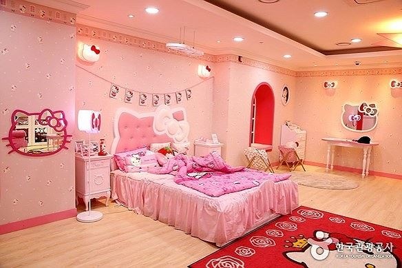 khoa cua ri set canh cong dong chat va su im lang la thuong o cong vien hello kitty cua brg