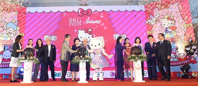 khoa cua ri set canh cong dong chat va su im lang la thuong o cong vien hello kitty cua brg