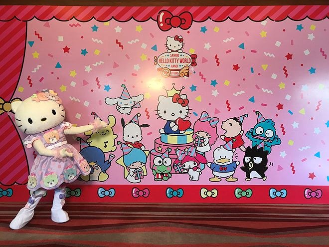 khoa cua ri set canh cong dong chat va su im lang la thuong o cong vien hello kitty cua brg