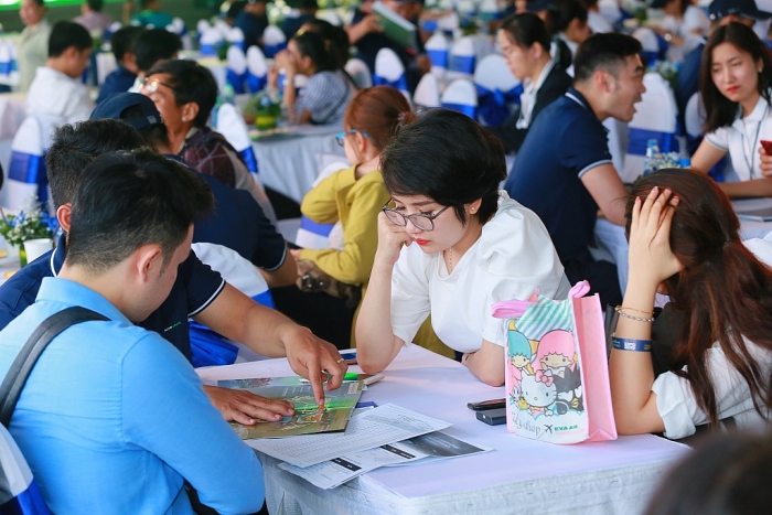 trien lam novaland novaland 2019 thu hut gan 10000 luot khach ghe tham quan
