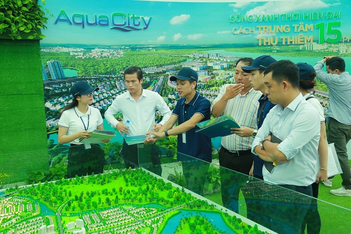 trien lam novaland novaland 2019 thu hut gan 10000 luot khach ghe tham quan
