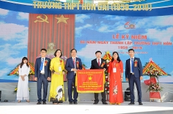 ngoi truong tron tuoi luc thap hoa giap dau tien o vung mo