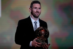 vuot qua ronaldo va van dijk messi lai gianh qua bong vang 2019