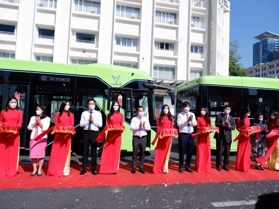 Trải nghiệm chuyến xe buýt điện đầu tiên tại TPHCM
