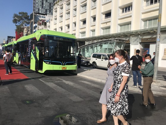 Trải nghiệm chuyến xe buýt điện đầu tiên tại TPHCM