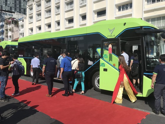 Trải nghiệm chuyến xe buýt điện đầu tiên tại TPHCM