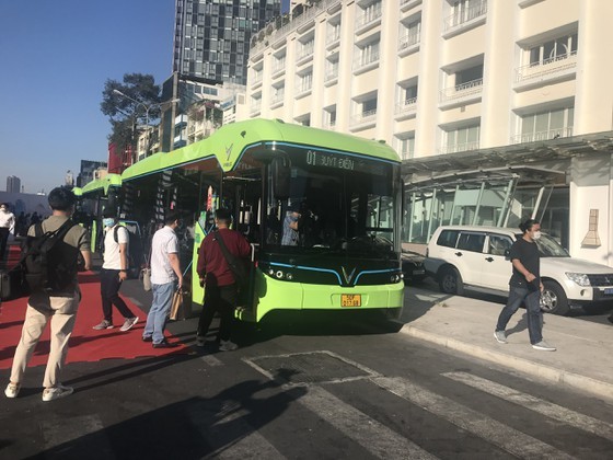 Trải nghiệm chuyến xe buýt điện đầu tiên tại TPHCM