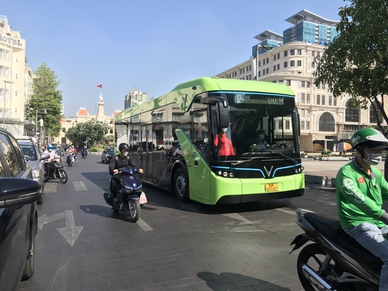 Trải nghiệm chuyến xe buýt điện đầu tiên tại TPHCM
