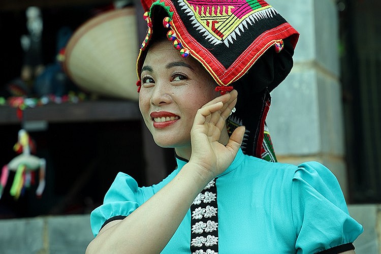 Tái hiện phiên chợ vùng cao Sơn La tại Làng Văn hóa - Du lịch các dân tộc Việt Nam Tái hiện phiên chợ vùng cao Sơn La tại Làng Văn hóa - Du lịch các dân tộc Việt Nam