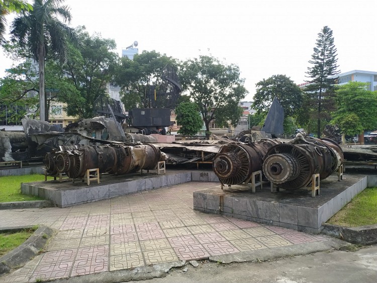 Động cơ máy bay B-52 được trưng bày tại bảo tàng. Ảnh: Nhã Liên.