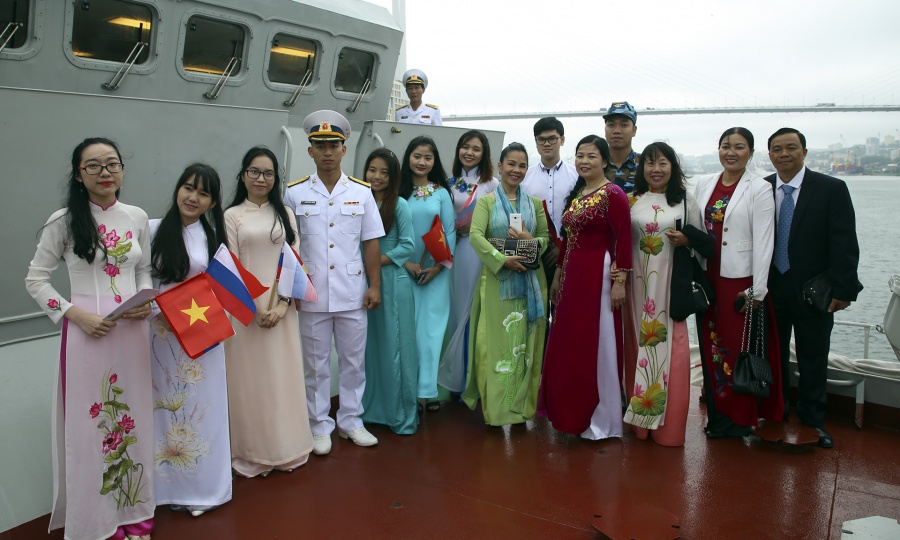 tau 016 cap cang tp vladivostok lien bang nga