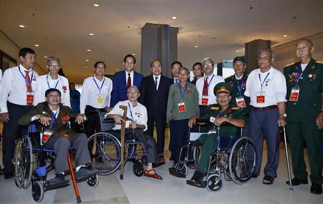 cham lo cho gia dinh co cong voi cach mang