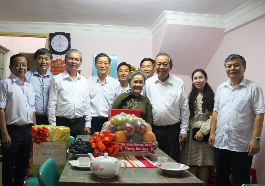 Phó Thủ tướng Thường trực Trương Hòa Bình làm việc với Thành ủy TPHCM pho thu tuong thuong truc lam viec voi thanh uy tphcm