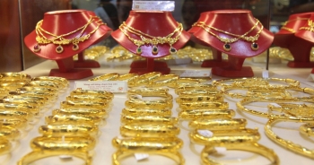 Giá vàng SJC tiếp tục giảm theo đà thế giới