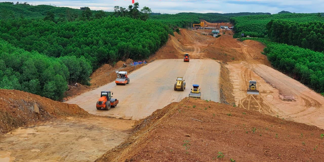 Cao tốc Bắc - Nam đoạn qua Phú Yên vẫn vướng 2 “điểm nghẽn”  ảnh 1