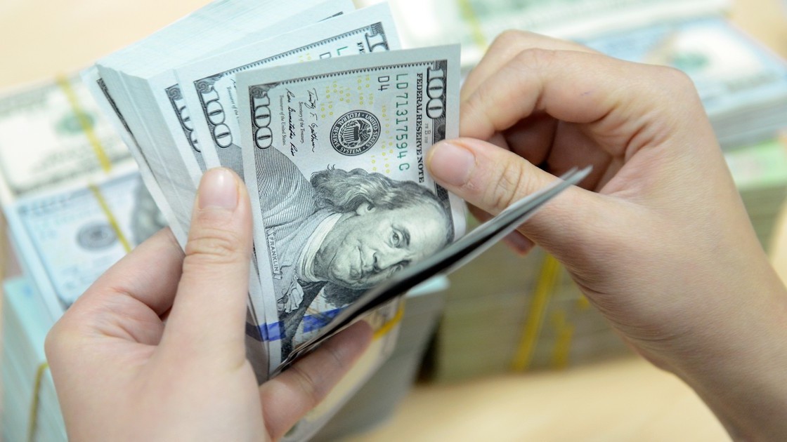 Ngân hàng tăng giá bán USD