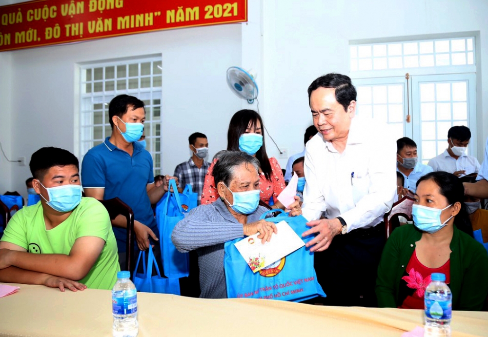 Trao 1000 suất quà Tết cho gia đình chính sách, hộ nghèo tại Cần Thơ, Hậu Giang