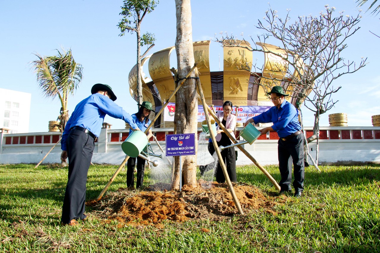 Tuổi trẻ Cần Thơ trao tiếp nhận 52 tỷ đồng hỗ phần cho người dân thành phố