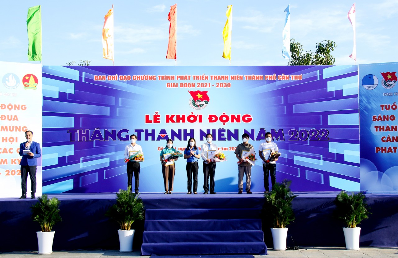 Tuổi trẻ Cần Thơ trao tiếp nhận 52 tỷ đồng hỗ phần cho người dân thành phố