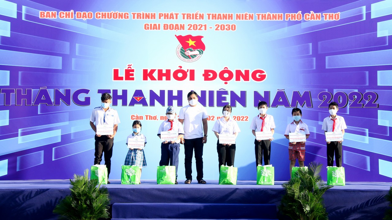 Tuổi trẻ Cần Thơ trao tiếp nhận 52 tỷ đồng hỗ phần cho người dân thành phố