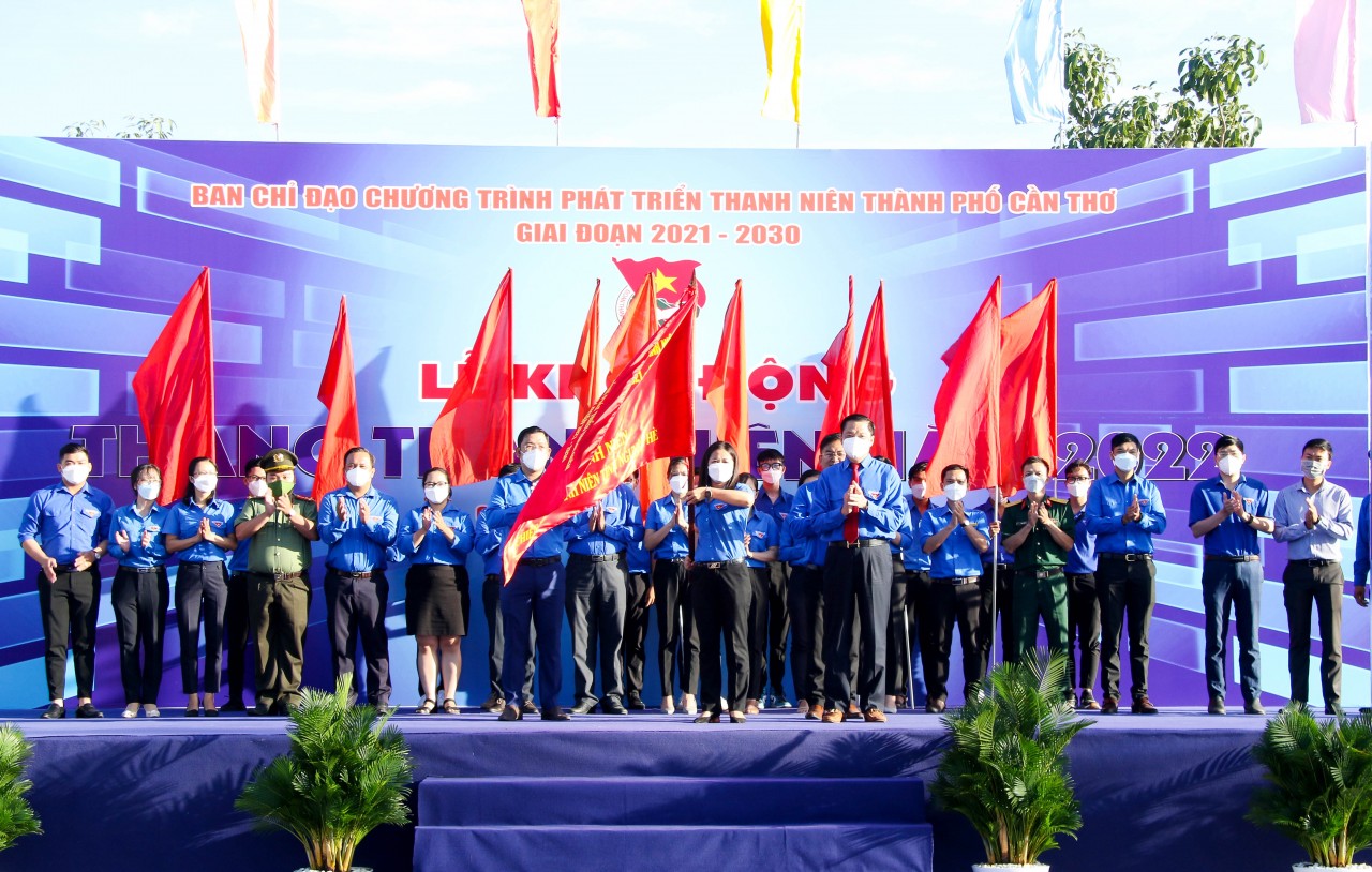 Tuổi trẻ Cần Thơ trao tiếp nhận 52 tỷ đồng hỗ phần cho người dân thành phố