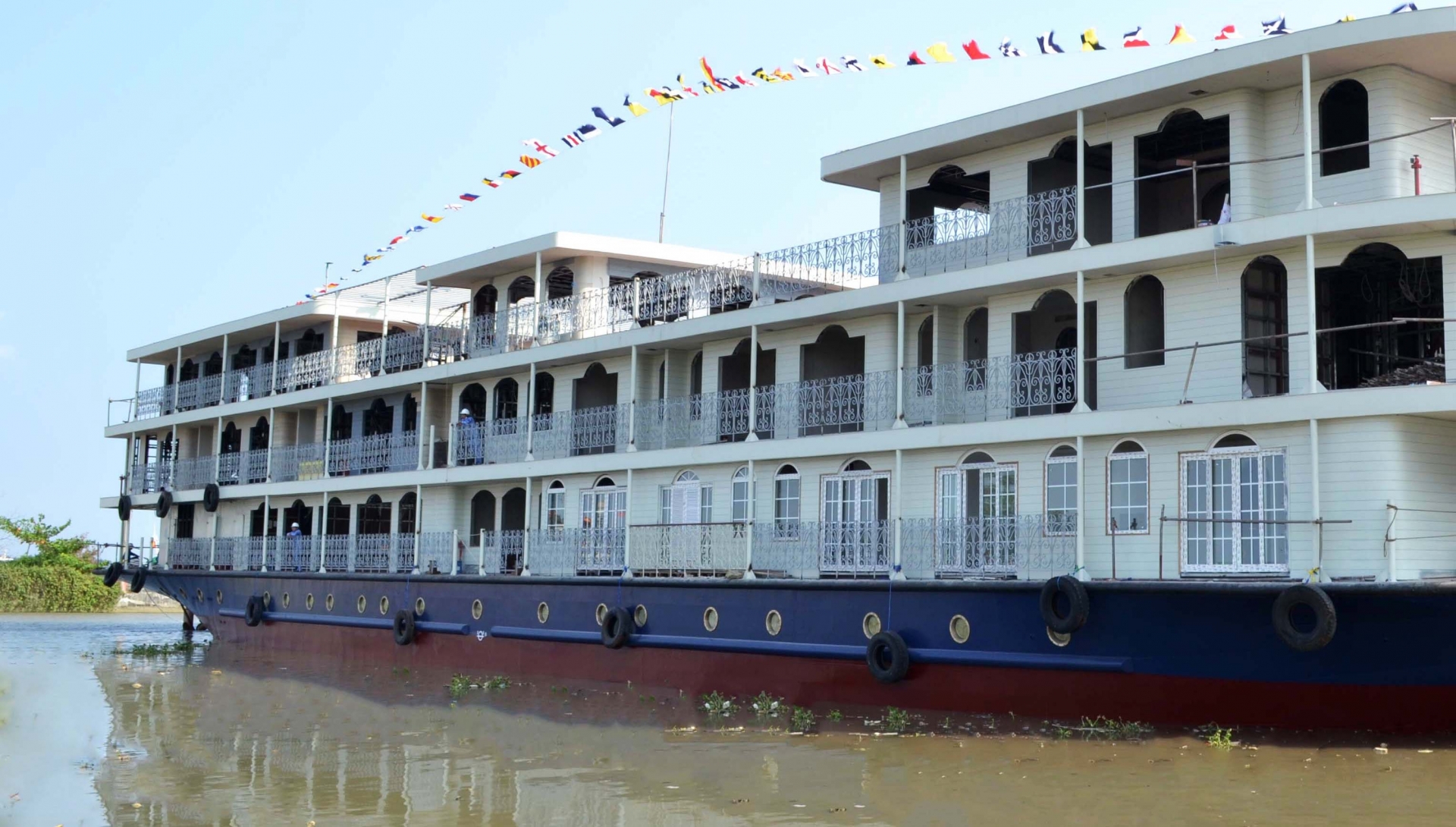 du khach ao tu vong tren tau du lich khi di den tien giang