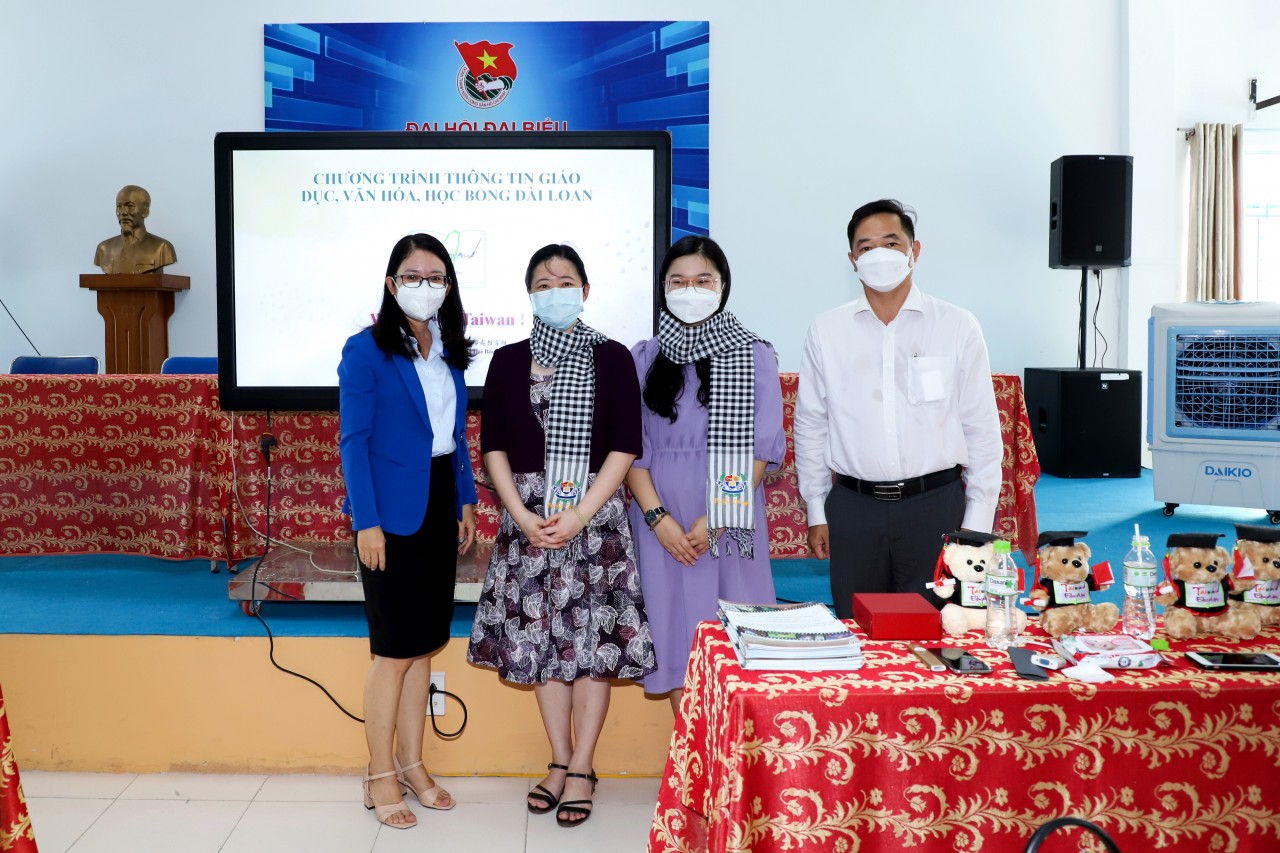 Văn phòng Kinh tế và Văn hóa Đài Bắc giới thiệu chính sách giáo dục, cơ hội học bổng tới sinh viên Cần Thơ