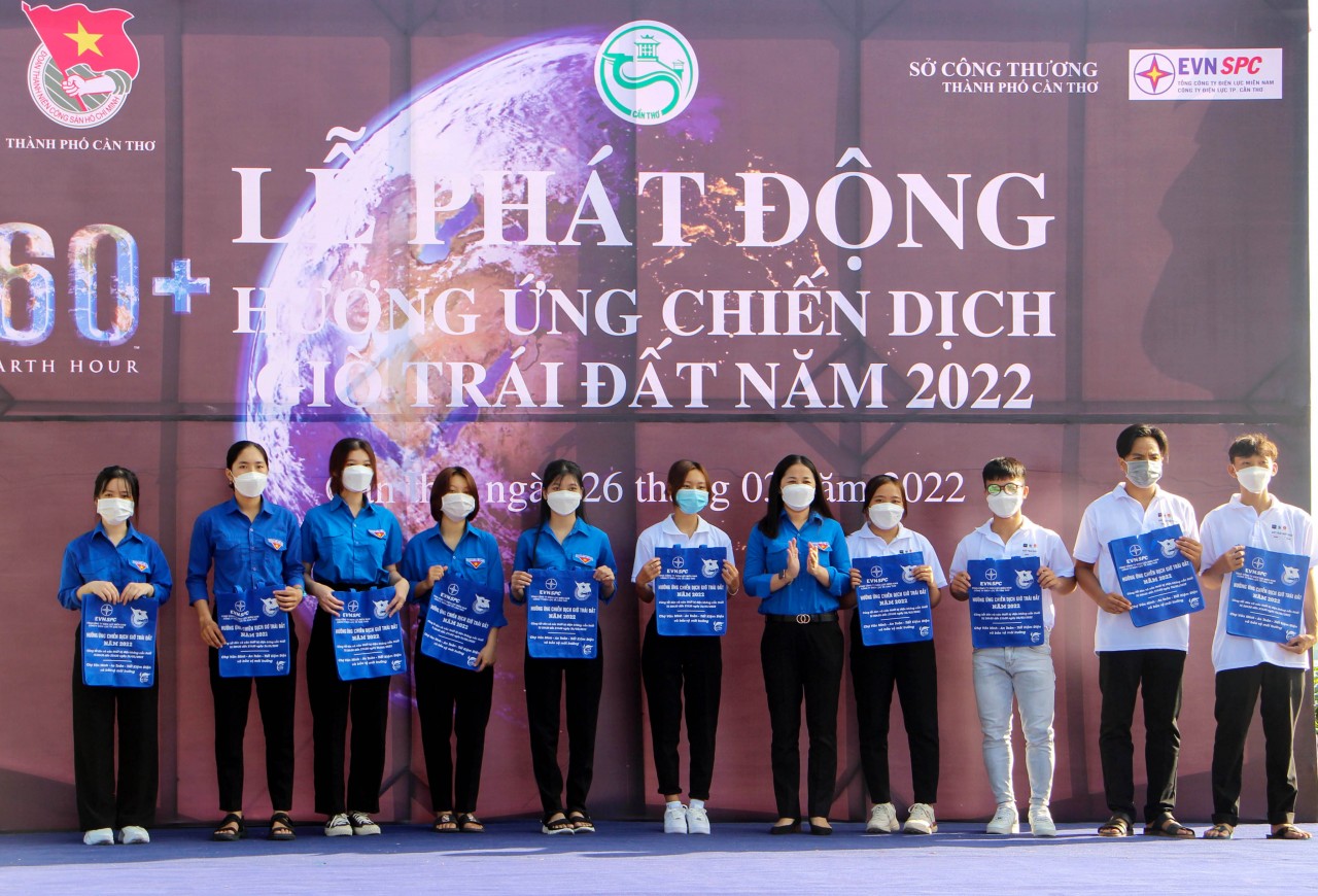 Tuổi trẻ Cần Thơ tổ chức nhiều hành động thiết thực hưởng ứng Giờ Trái đất 2022