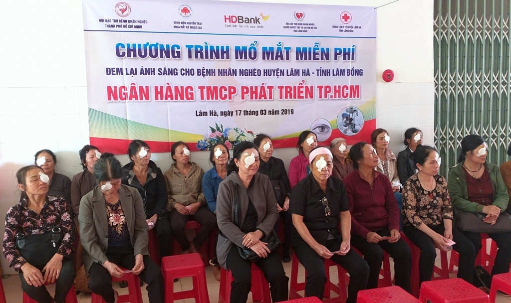 hdbank tai tro kinh phi phau thuat giup hon 5000 benh nhan ngheo tim lai anh sang