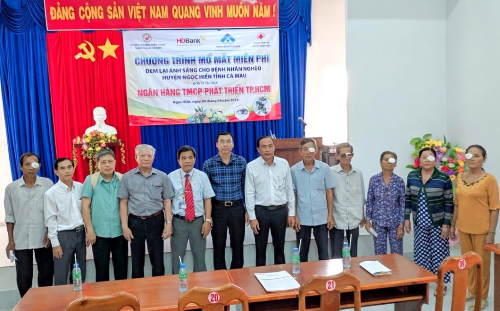 hdbank tai tro kinh phi phau thuat giup hon 5000 benh nhan ngheo tim lai anh sang