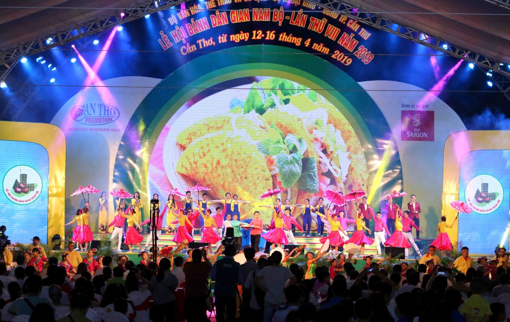 ve can tho xem nghe nhan nam bo thi tai lam banh truyen thong