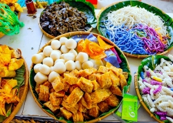 Nghệ nhân Nam bộ thi tài làm bánh truyền thống tại Cần Thơ