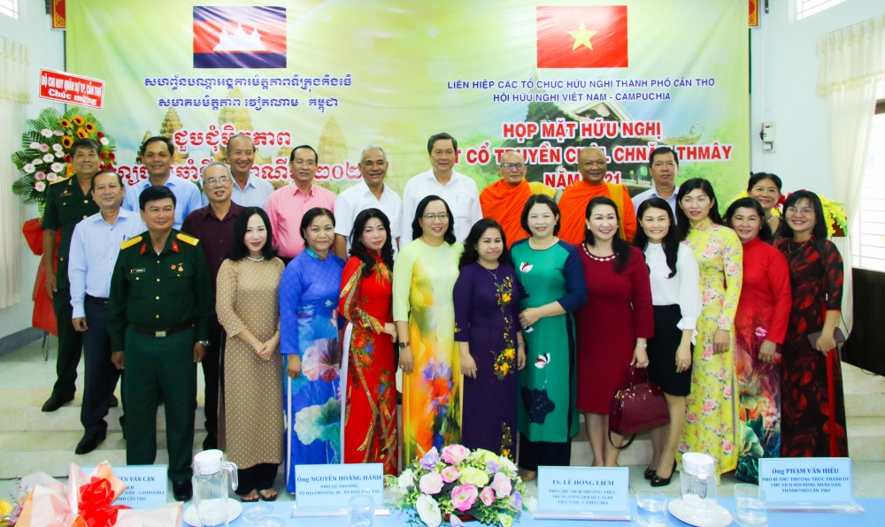 Cần Thơ: Trao nhiều phần quà thiết thực trong họp mặt hữu nghị Tết cổ truyền Chôl Chnăm Thmây