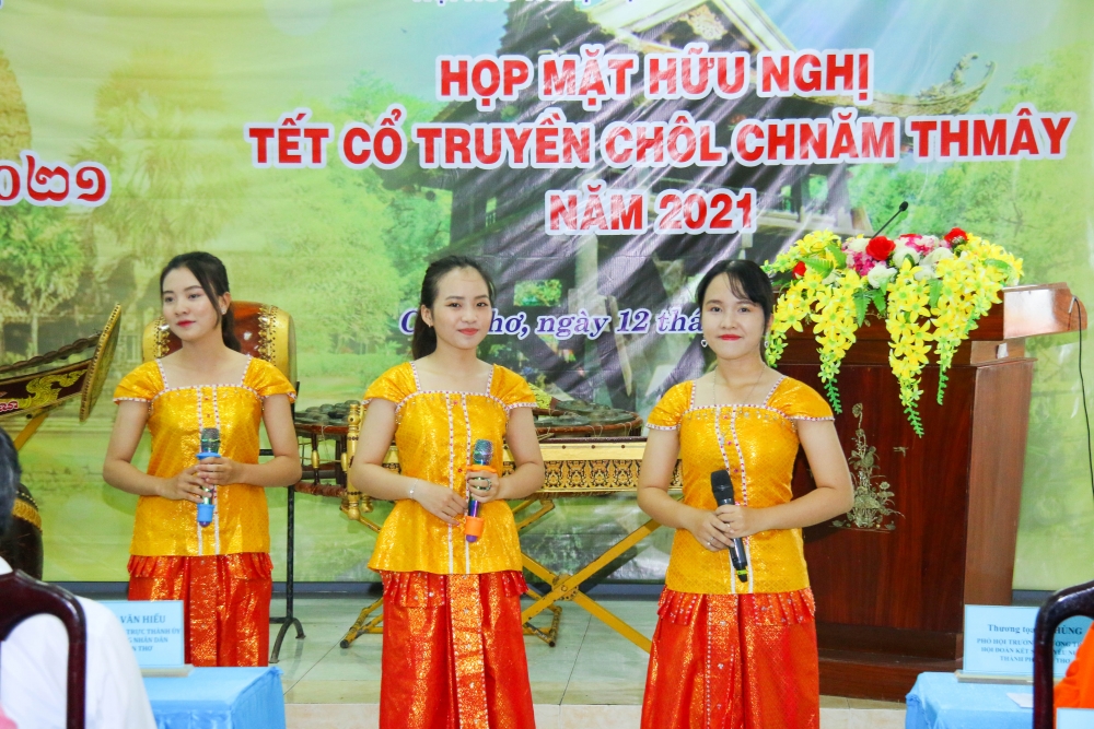 Cần Thơ: Trao nhiều phần quà thiết thực trong họp mặt hữu nghị Tết cổ truyền Chôl Chnăm Thmây