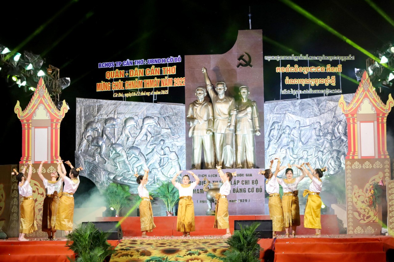 Quân dân Cần Thơ mừng Tết Chôl Chnăm Thmây năm 2022