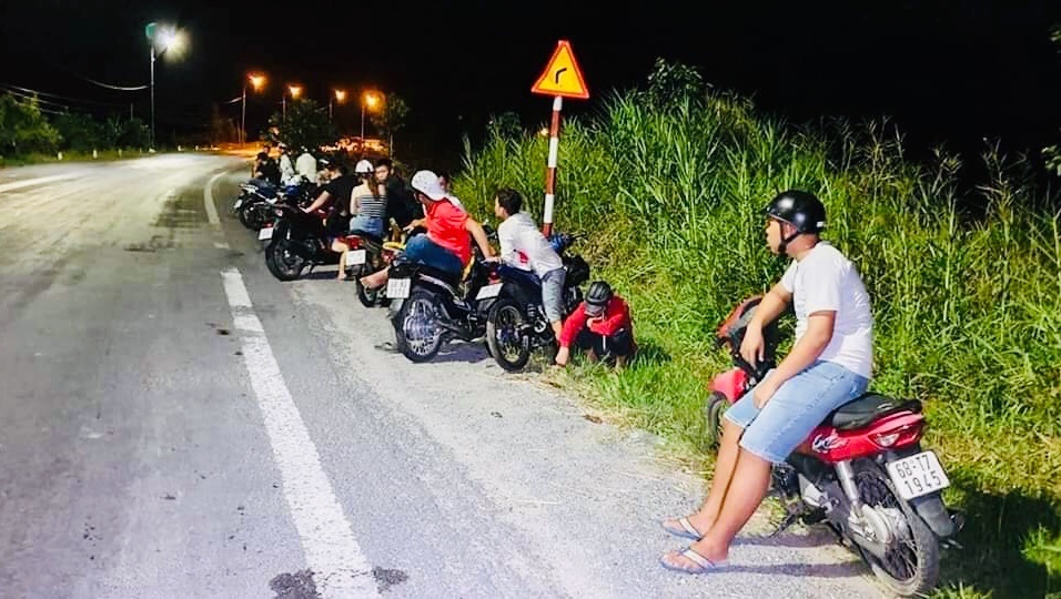 kien giang vay bat nhom thanh nien dua xe co vu dua xe tren duong xuyen a