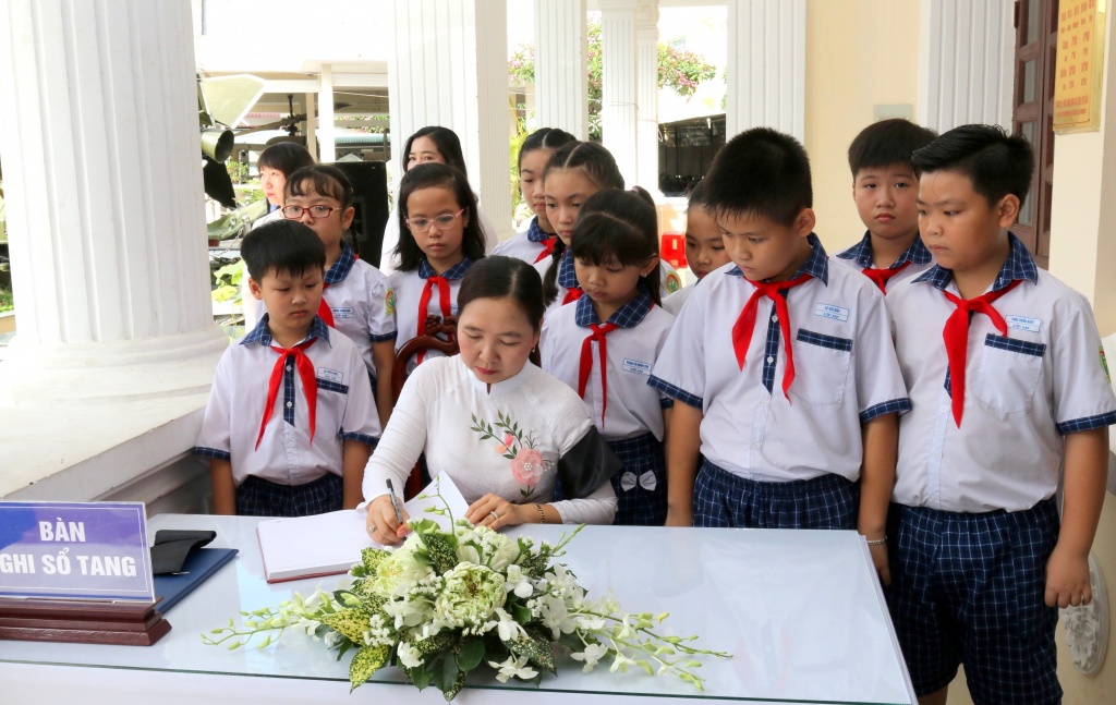 quan khu 9 to chuc le vieng nguyen chu tich nuoc le duc anh