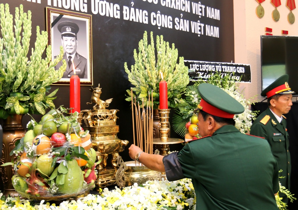 quan khu 9 to chuc le vieng nguyen chu tich nuoc le duc anh