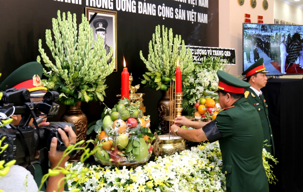 quan khu 9 to chuc le vieng nguyen chu tich nuoc le duc anh