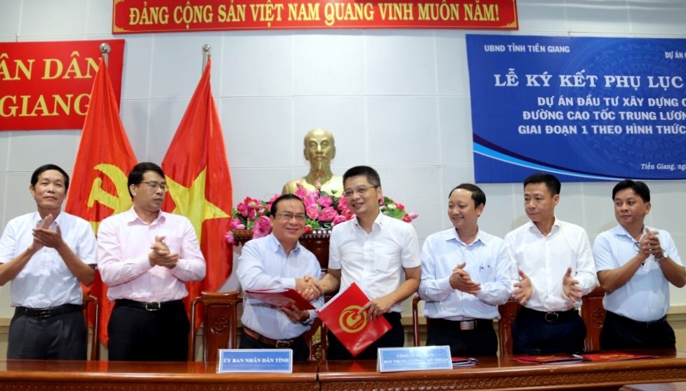 tien giang chung tay go nut that tien do cao toc trung luong my thuan