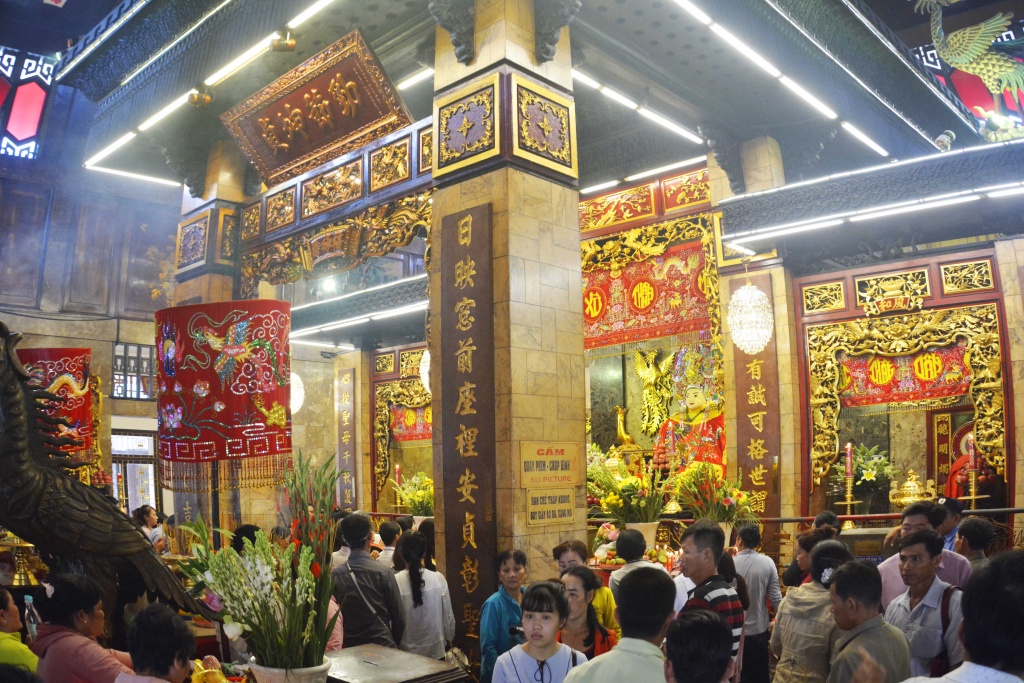 mieu ba chua xu mot diem den du lich tam linh o mien tay