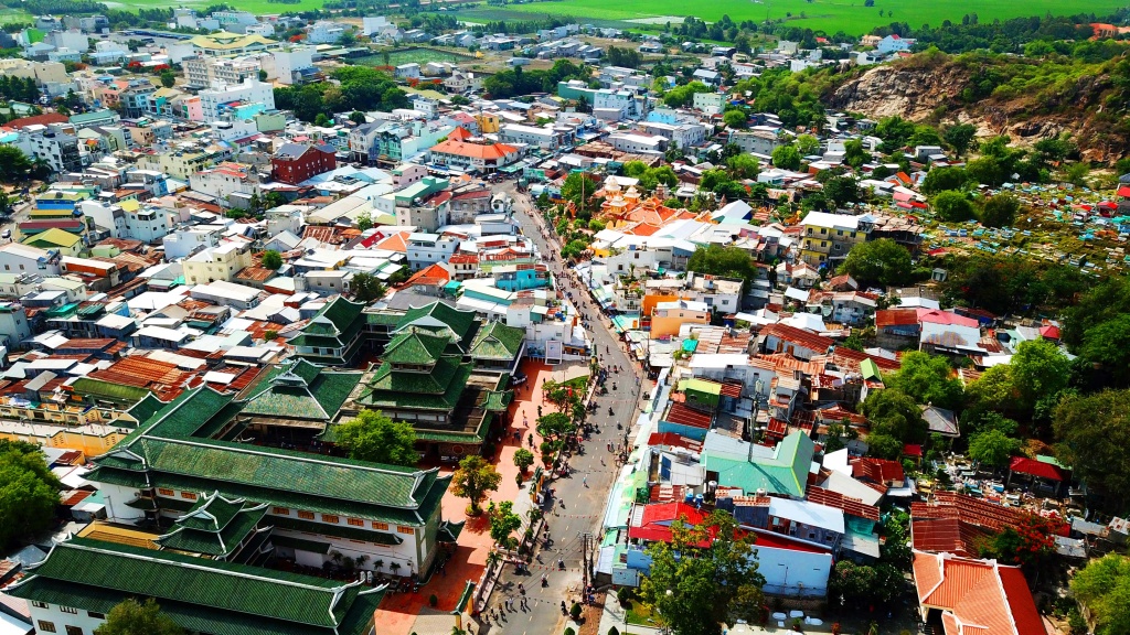 mieu ba chua xu mot diem den du lich tam linh o mien tay